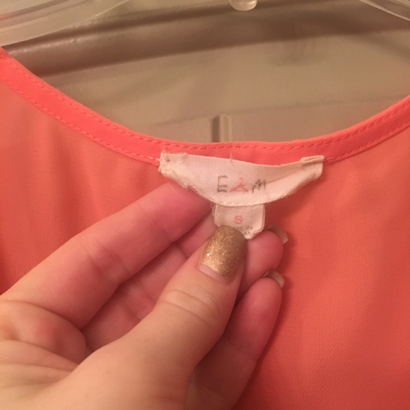 Peach Sleeveless V-Neck Blouse - Picture 2 of 4